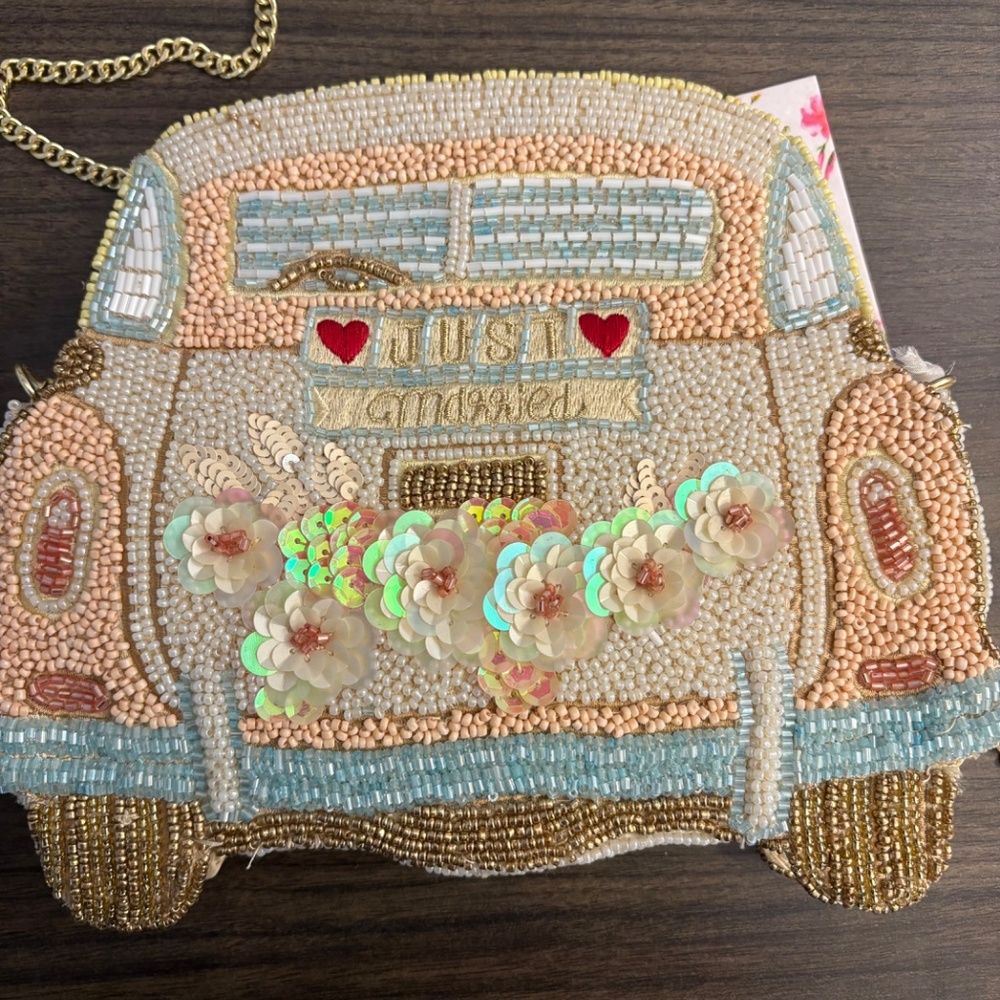 VIRAL Beaded Bridal Bag w/ gold chain & “Just Married”  Handcrafted in India NWT - Picture 4 of 8